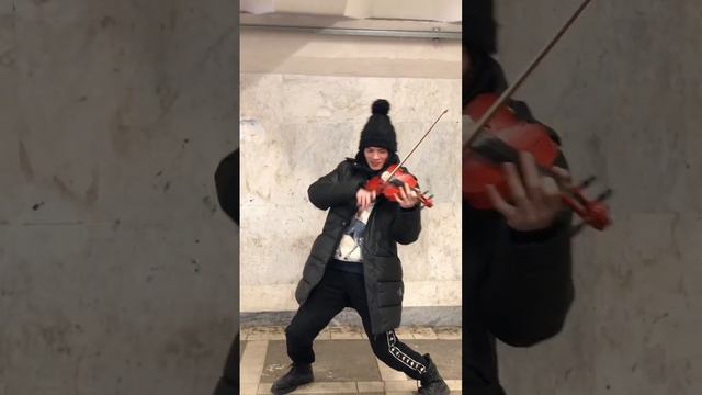 Рыбак в переходе на скрипке #скрипка #майклджэксон