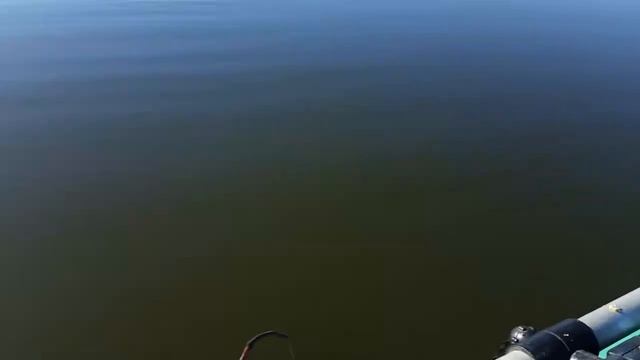 Рыбалка с лодки на зимнюю удочку! Жооор окуня и плотвы! смотреть онлайн