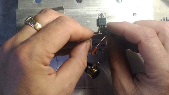 Для начинающих. Электронная нагрузка на СОВЕТСКОМ транзисторе. смотреть онлайн