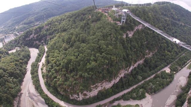 Спуск по ZipLine в SkyPark Сочи смотреть онлайн