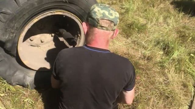 Все таки отвалилось колесо на Немке!!Косилка Е303! смотреть онлайн