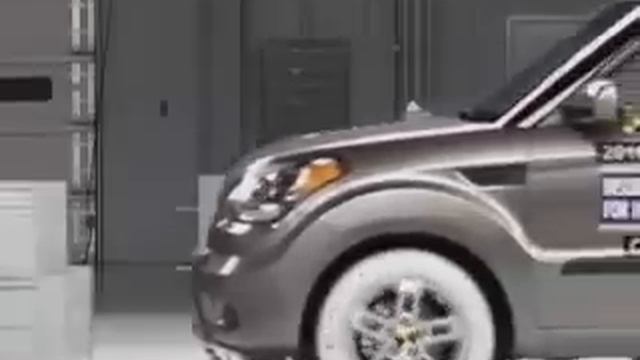 Crash Test 2010 - 20** Kia Soul (Frontal Offset) IIHS смотреть онлайн