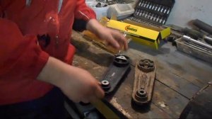 Стуки в подвеске/меняем нижнюю опору ДВС на Рено Логан