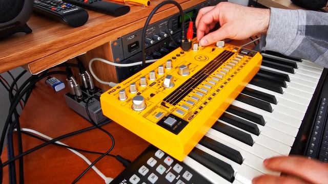 Behringer RD6 TC Electronics M350 processor Sony SRP-L300 and E-MU 0404USB | Superteclados.com смотреть онлайн