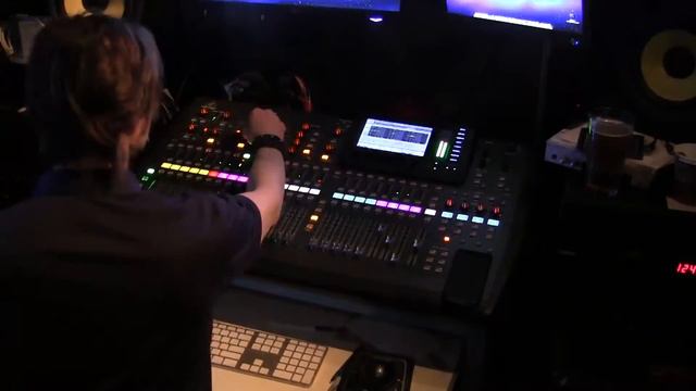 BEHRINGER X32 installed in Arlene's Grocery смотреть онлайн