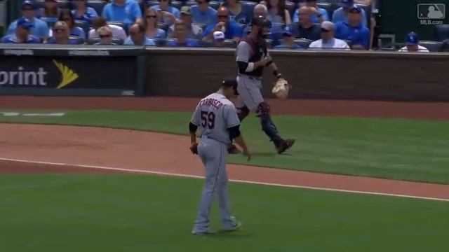 CLE@KC: Carrasco fans Moustakas to end the 3rd смотреть онлайн