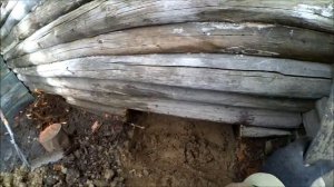 Подъем угла сруба домкратом  // Ремонт сарая из небытия #2