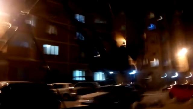 Ссыт на качеле