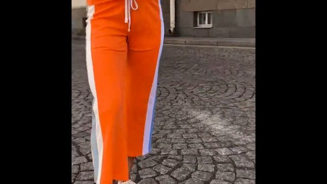 Трикотажный костюм: худи и брюки-кюлоты смотреть онлайн