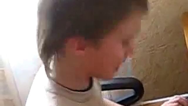 Истеричный Геймер играет в NHL 09 смотреть онлайн