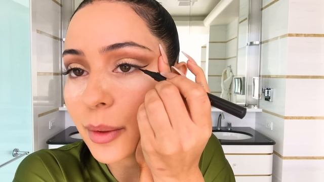 Euphoria’s Alexa Demie Shares Her ’90s Glam Tutorial | Beauty Secrets | Vogue смотреть онлайн