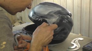 аэрография на мотошлеме Веном ( airbrushing on a motorcycle helmet Venom )