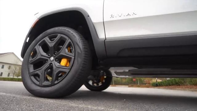 I Traded My Tesla Model X For A Rivian R1S - Not What I Expected смотреть онлайн