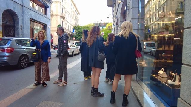 Italian Street Style - What are People wearing during Fashion Week in Milan 2022? смотреть онлайн