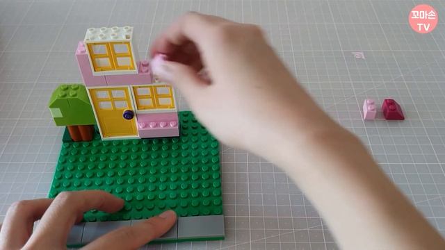 [레고] LEGO CLASSIC 10698 핑크색 2층집(A pink two-story house) смотреть онлайн