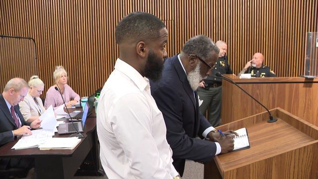 East Cleveland Officer Alfonso Cole in court смотреть онлайн