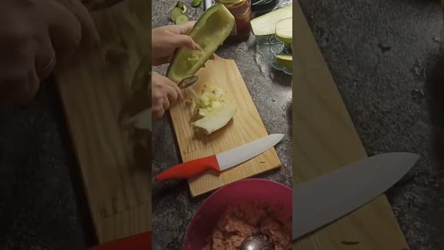 Запечённые лодочки из кабачков смотреть онлайн