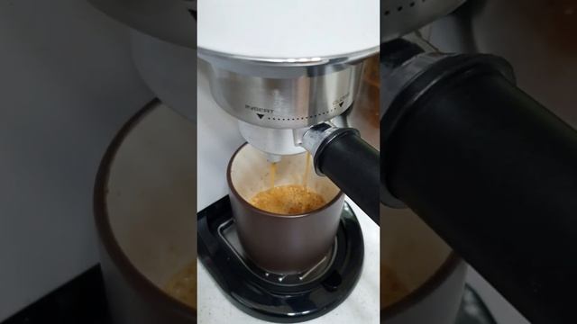Delonghi Dedica EC685 White смотреть онлайн