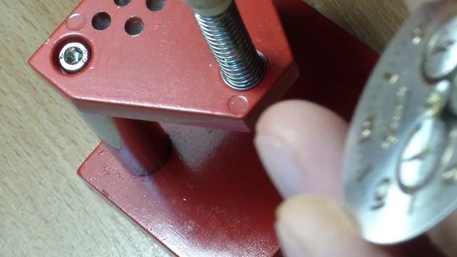 Часовой инструмент для надевания стрелок. смотреть онлайн