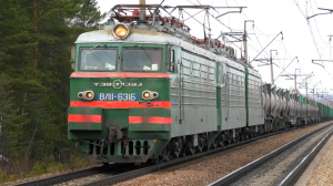 ВЛ11.8-631 Б/623 с грузовым поездом летит через о.п. 472 км