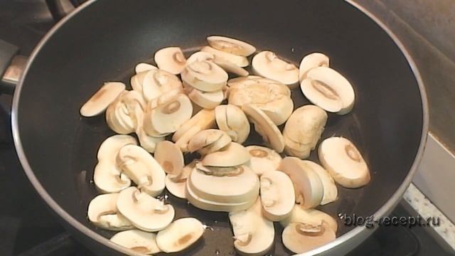 Хотите мяса по-французски с грибами, картофелем и сыром? смотреть онлайн
