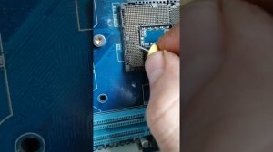 Как выпрямить повреждённые контакты сокета