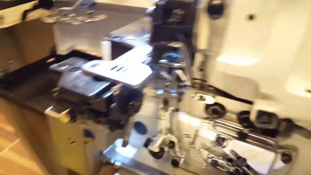 Owerlok Jack E4 - 4 nitkowy смотреть онлайн