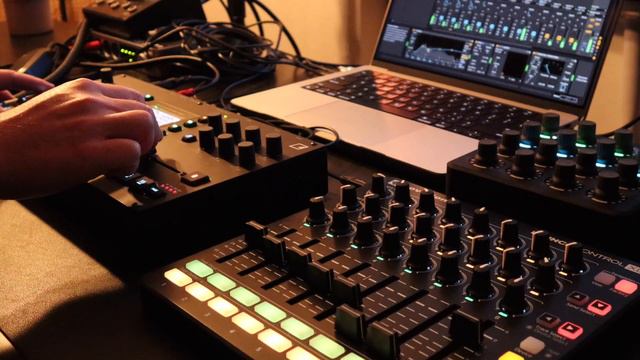 Octatrack and Ableton Live смотреть онлайн
