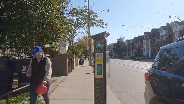 TTC Bathurst Subway Station - Bathurst Street (October 2022): 4K Walk Toronto Ontario, Canada смотреть онлайн