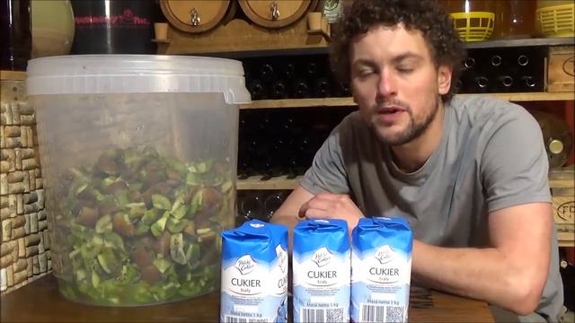 Egzotyczne wino z KIWI wg Malinowynos.pl cz.1 смотреть онлайн