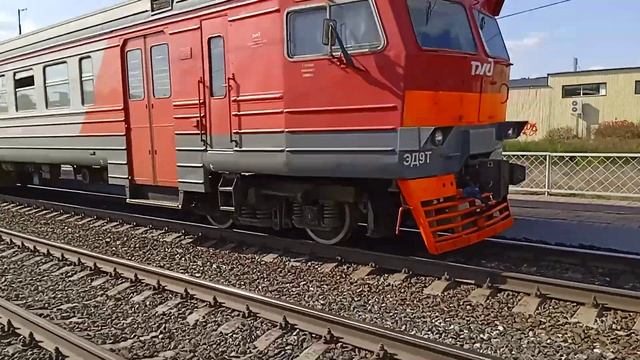 ЭД9Т-027 сообщением Орск-Оренбург на о.п. 10км. Съёмка 1 октября. смотреть онлайн