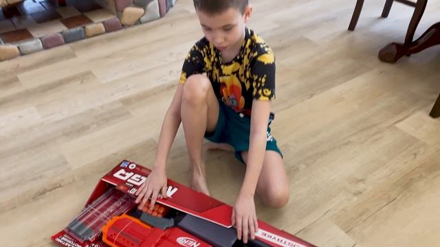 Nerf Mega Motostrike vs Megahorn Мега Мотострайк против Пожирателя смотреть онлайн