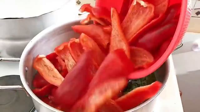 QIŞ ÜÇÜN YAĞDA QIRMIZI BİBER KONSERVASI(SALATI).КРАСНЫЙ ПЕРЕЦ В МАСЛЕ НА ЗИМУ.KIRMIZI BİBER KONSERV смотреть онлайн