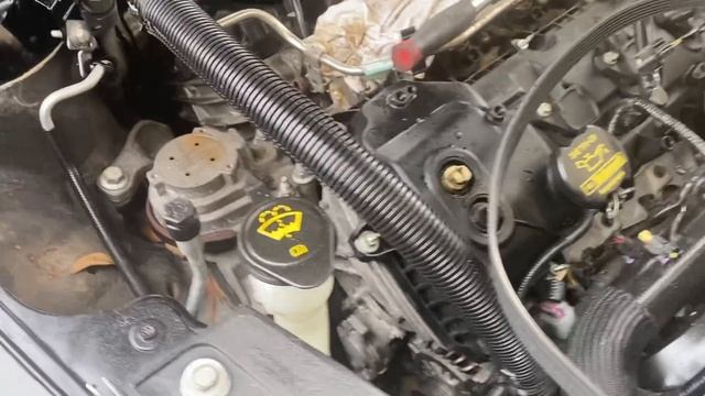 How to replace serpentine belt.... 2013 Ford Taurus 3.5L...como cambio la banda o Correa смотреть онлайн