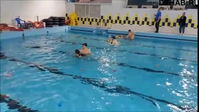 Конкурс на самый долгий поцелуй под водой состоялся в Комсомольске смотреть онлайн