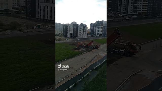 Рабочие Наращивают травку #Shorts смотреть онлайн