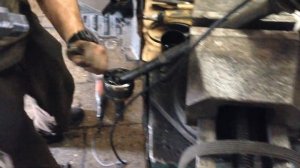 Как мне шрус болгаркой выпиливали на Mitsubishi ASX. Жесть на СТО.