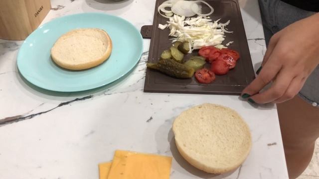 Как сделать вкусный БУРГЕР дома. Сочная котлета для бургера. смотреть онлайн
