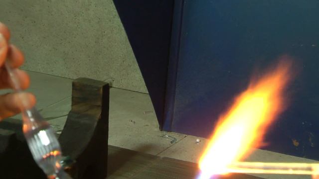 Уроки стеклодувного мастерства. Выдуваем мышонка смотреть онлайн