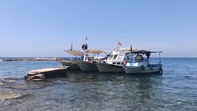 Аланья. Турция. Рыбацкая бухта. Обзор рыбацкой лодки. смотреть онлайн
