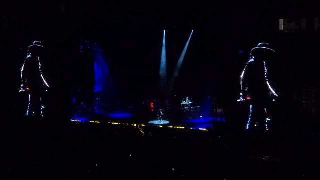 Axl Rose introduces the band live at Fenway Park смотреть онлайн