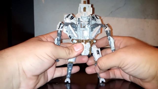 Transformers Dark of the Moon Starscream Clase Deluxe смотреть онлайн