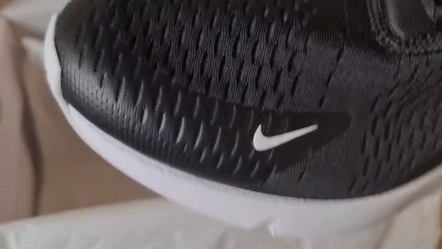 Nike Air Max 270 black white Unboxing Video смотреть онлайн