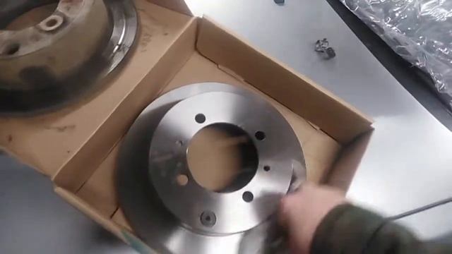 Быстрый ремонт #4 Как поменять задний тормозной диск на Митсубиси Легнум смотреть онлайн