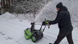 Аккумуляторный самоходный снегоуборщик против бензинового снегоуборщика