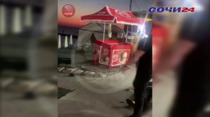 ЧП СОЧИ: ДРАКА ДВУХ КОМПАНИЙ ОТДЫХАЮЩИХ НА ПЛЯЖЕ, НЕАДЕКВАТНЫЙ МУЖЧИНА КАТАЛСЯ ПО АСФАЛЬТУ