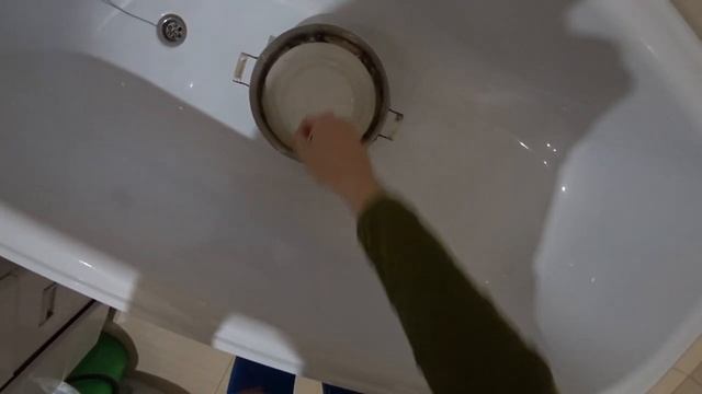 Как солить рыбу в квартире! Солим таранку! Самый простой и экономичный способ! смотреть онлайн