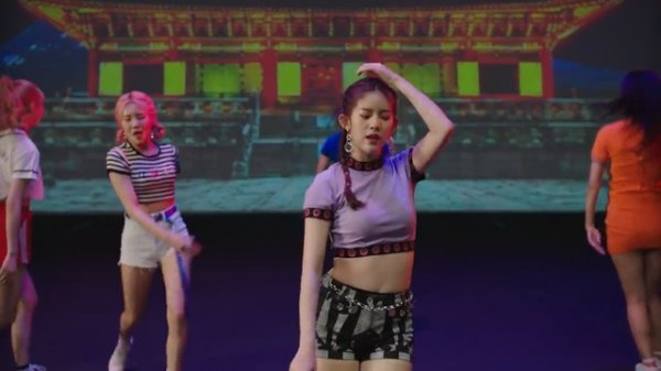 MOMOLAND(모모랜드) - “BAAM” Special Video