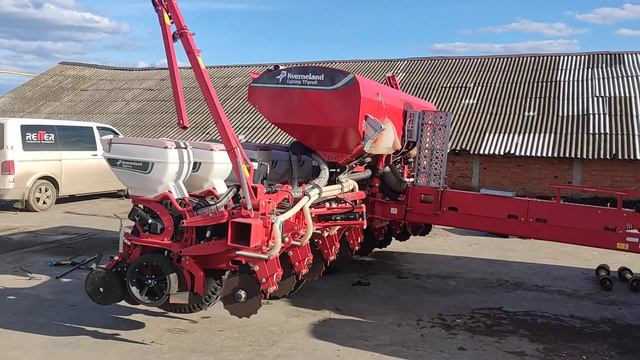John Deere 8430 с кукурузной сеялкой Kverneland Optima TFprofi смотреть онлайн