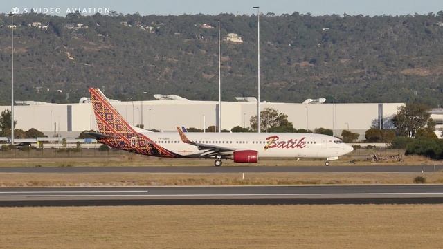 2 Bali Buses - Batik Air (PK-LBH) and AirAsia Indonesia (PK-AZE) at Perth Airport. смотреть онлайн
